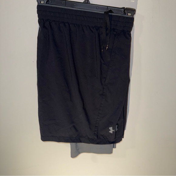Under Armour Size MD 2-in-1 Train Short - Picture 1 of 6